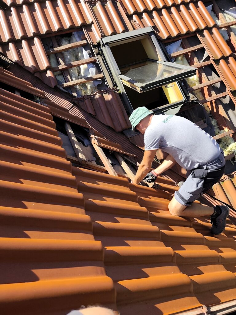 Czyszczenie i przygotowanie przestrzeni pod nową izolację po szkodach wyrządzonych przez kuny